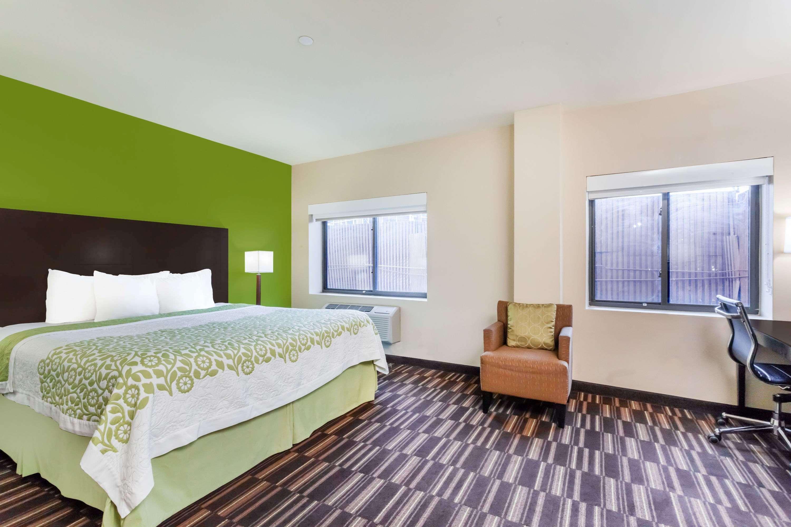 Days Inn & Suites By Wyndham Jamaica Jfk Airport New York Eksteriør billede