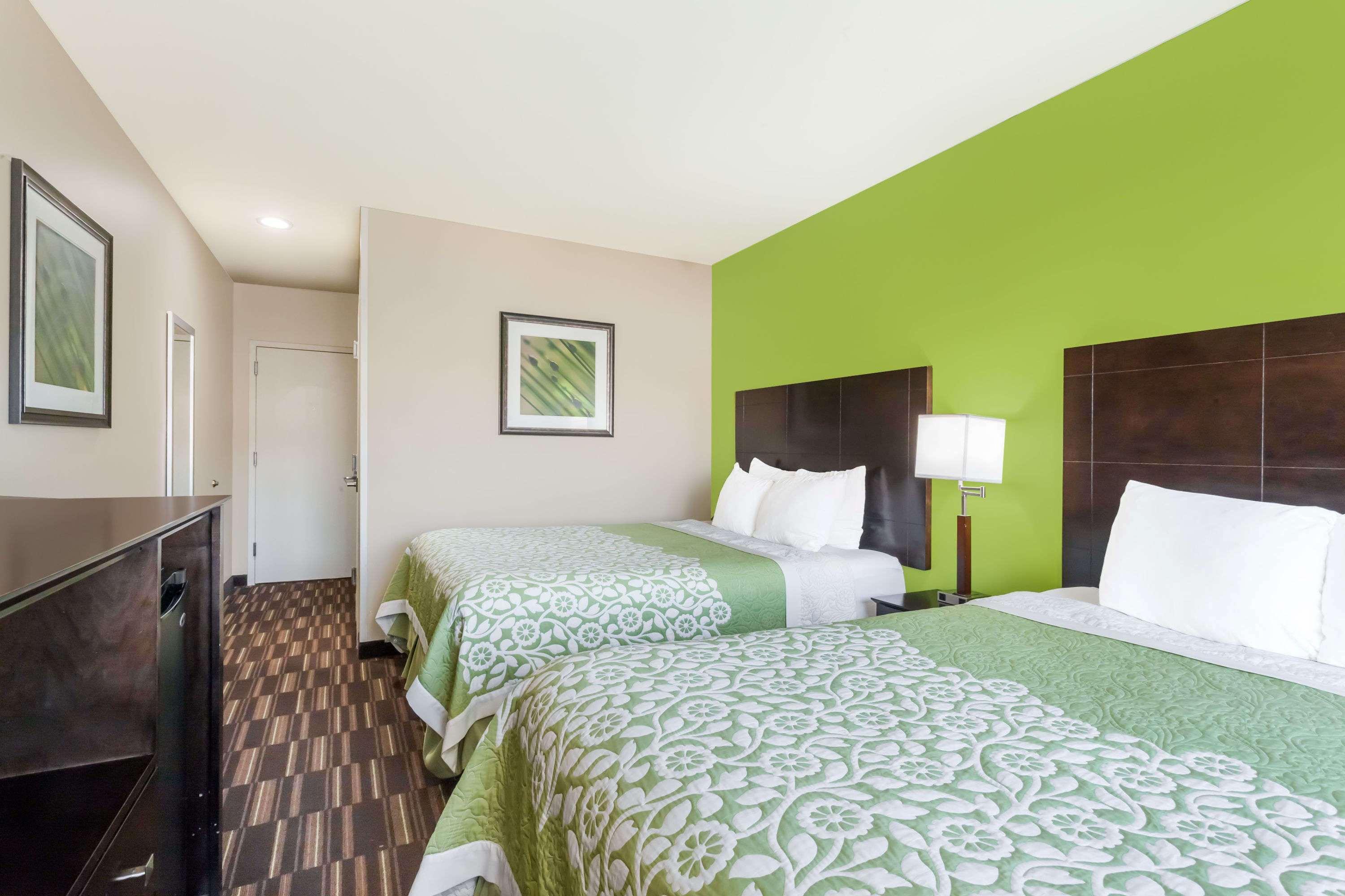 Days Inn & Suites By Wyndham Jamaica Jfk Airport New York Eksteriør billede