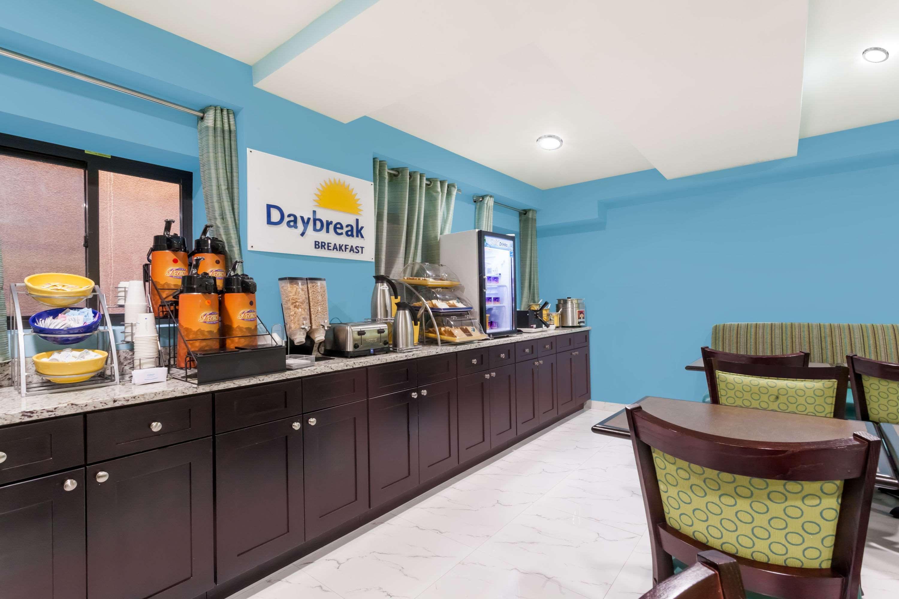 Days Inn & Suites By Wyndham Jamaica Jfk Airport New York Eksteriør billede