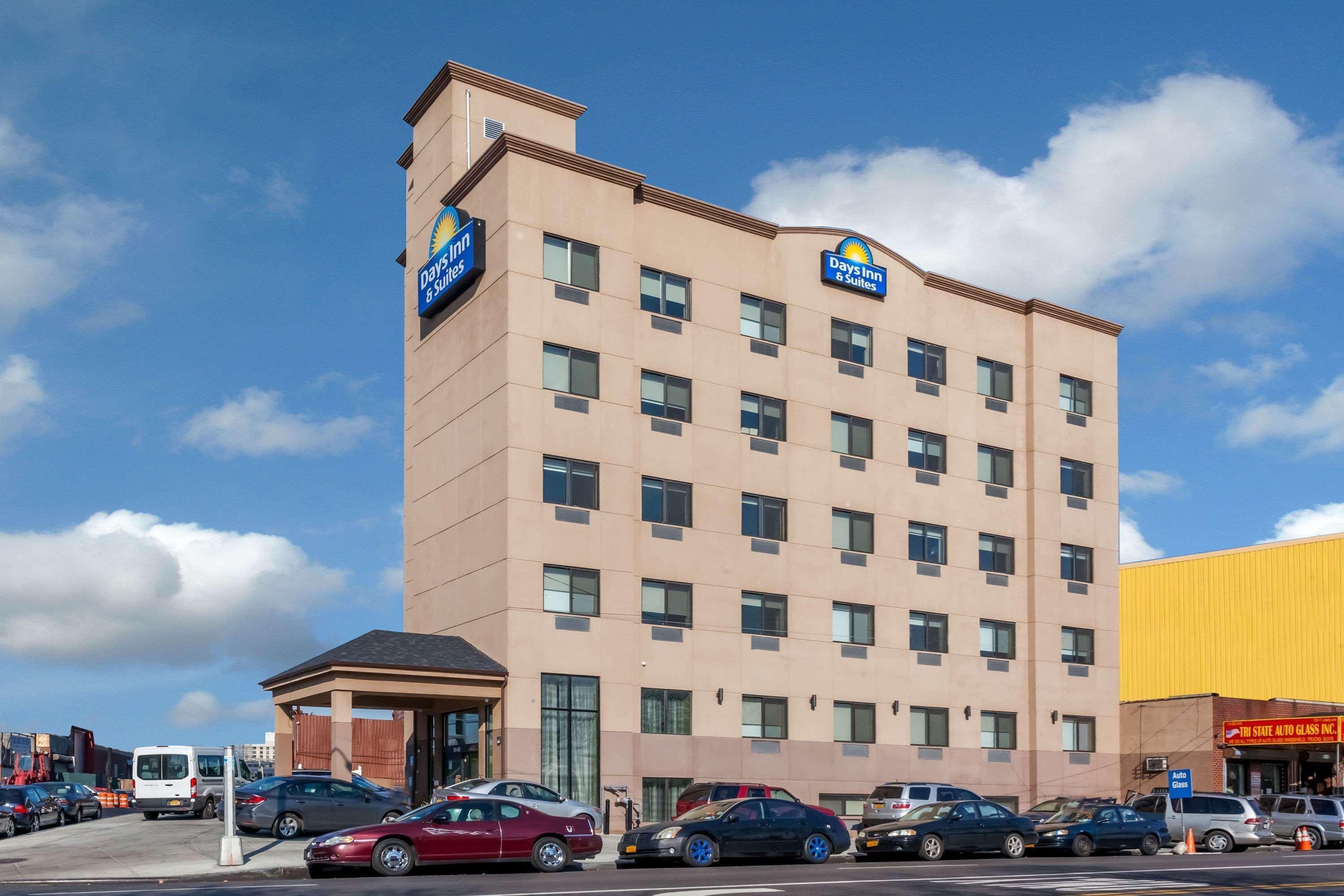 Days Inn & Suites By Wyndham Jamaica Jfk Airport New York Eksteriør billede